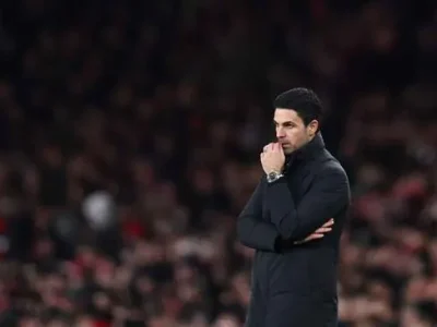 Rooney ‘bóc trần’ Arteta: HLV Arsenal hoảng loạn, mất bình tĩnh trước Man United