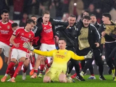 Cú đánh đầu thế kỷ của thủ môn Trubin cứu rỗi Benfica, Mourinho ‘hồi sinh’ ngoạn mục trước Real Madrid