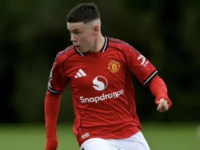 Kai Rooney ghi ‘cú poker’ chấn động, Man United vào chung kết nhờ con trai huyền thoại