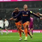 Tottenham Thảm Bại Lịch Sử: Chuỗi 8 Trận Bất Bại Tệ Nhất Kể Từ 2008, Tương Lai HLV Frank Lung Lay 1