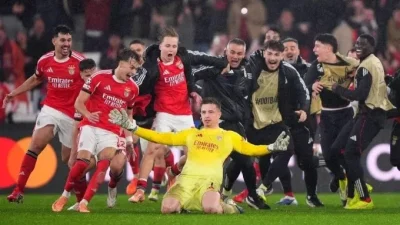 Cú đánh đầu thế kỷ của thủ môn Trubin cứu rỗi Benfica, Mourinho 'hồi sinh' ngoạn mục trước Real Madrid 1