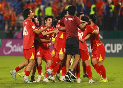 Bom tấn: HLV Kim Sang Sik tiết lộ kế hoạch 'đưa Việt Nam dự World Cup' với Xuân Son, Đình Bắc 1
