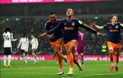 Tottenham Thảm Bại Lịch Sử: Chuỗi 8 Trận Bất Bại Tệ Nhất Kể Từ 2008, Tương Lai HLV Frank Lung Lay 1