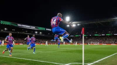 Bùng Nổ! Mateta Lập Công Ngày Trở Lại, Crystal Palace 'Nửa Mình' Vào Bán Kết Conference League 1