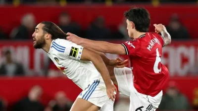 Calvert-Lewin tiết lộ sự thật sau pha kéo tóc gây thẻ đỏ của Martinez: 'Tôi không hề ác cảm' 1